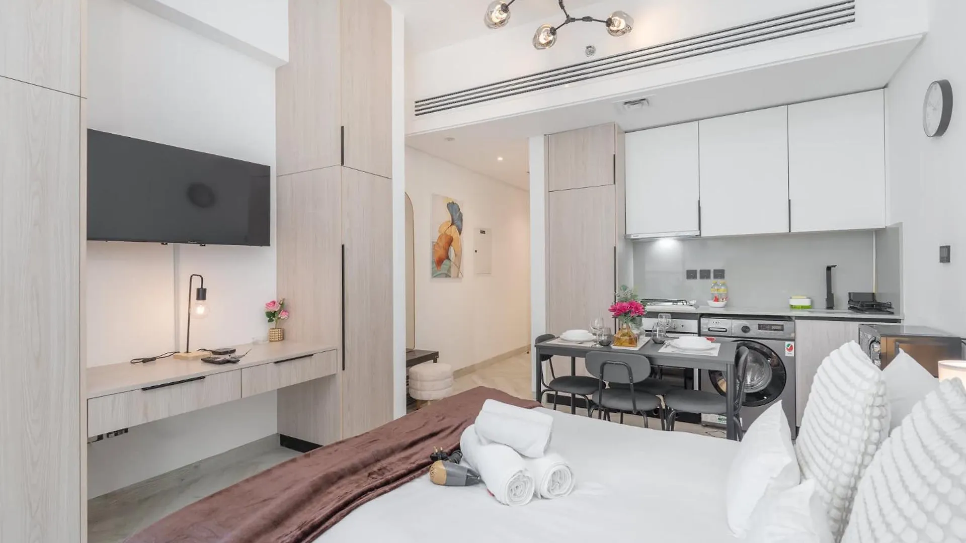 Astonishing Studio In Empire Residence Jvc contacts